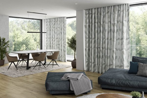 Gardine Felicia von Südbund im Esszimmer